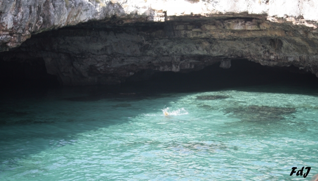  baño entre las cuevas de salento